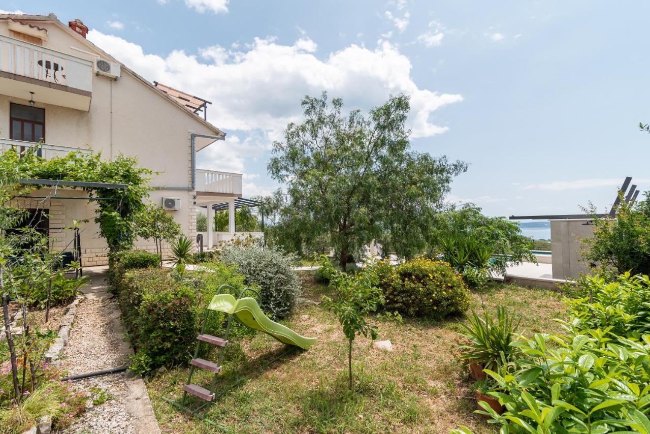 Apartments Dobrila Kaštel Novi Exteriör bild